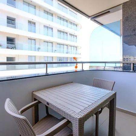 Downtown Finikoudes アパート *