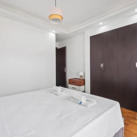 アパート Downtown Finikoudes ラルナカ