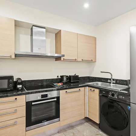 Downtown Finikoudes Apartmán *