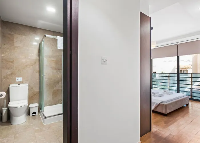 Downtown Finikoudes *