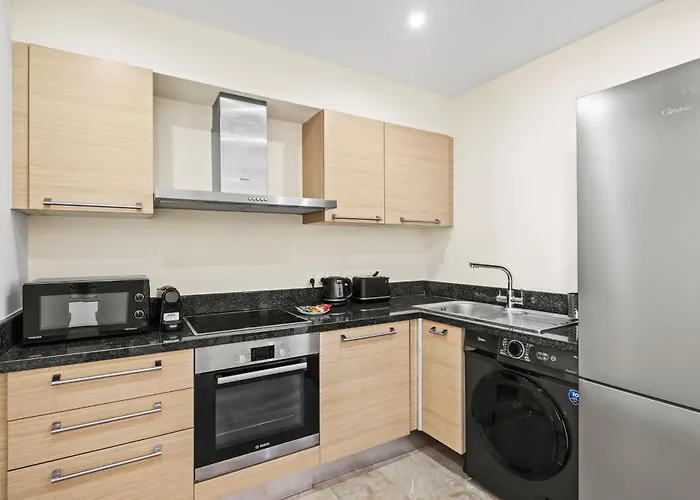 Downtown Finikoudes Apartmán *