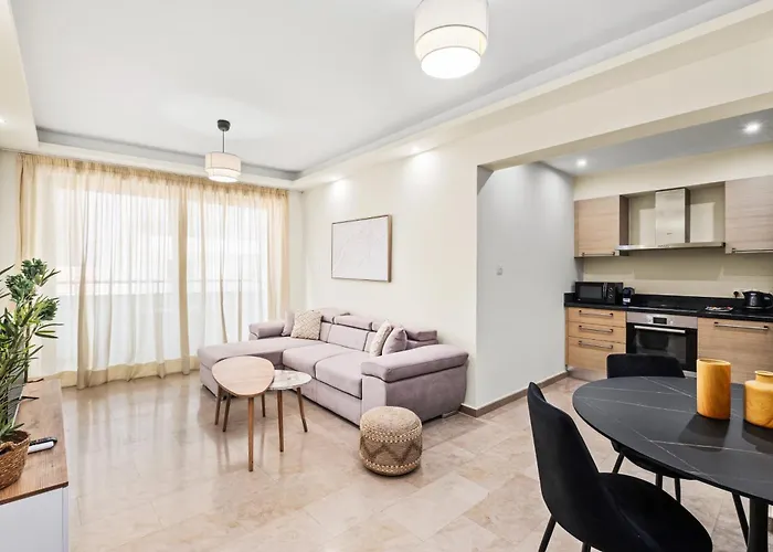 Downtown Finikoudes * Larnaca